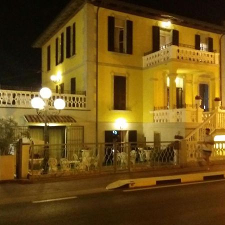Hotel Villa Laura Rimini Exterior foto